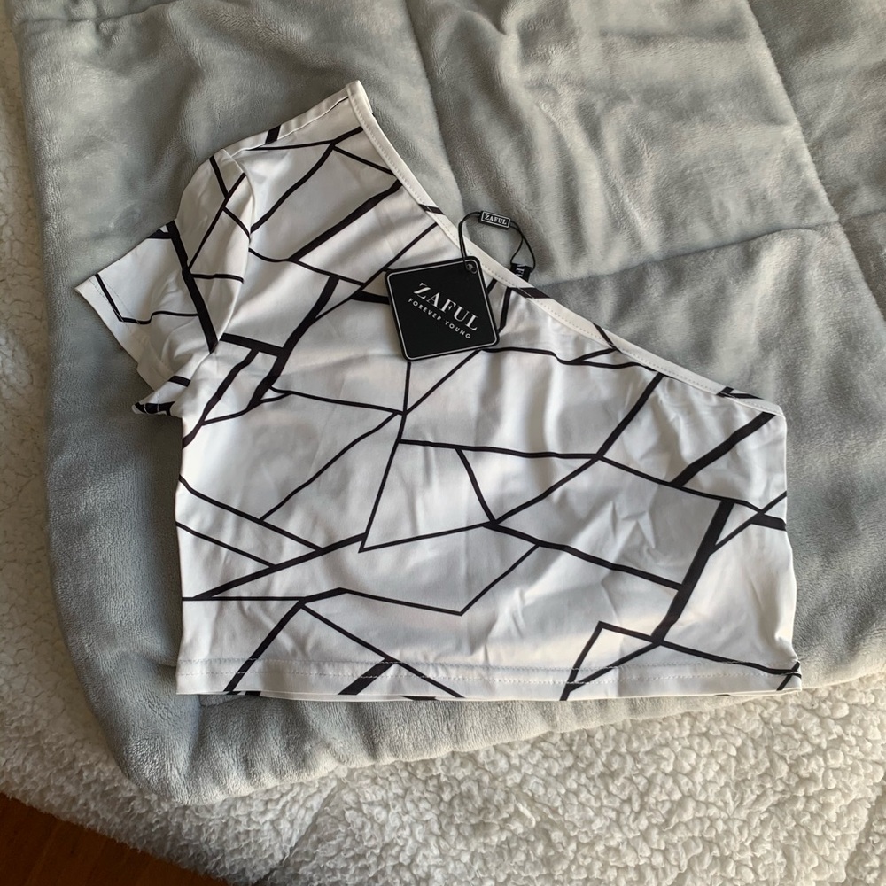 One shoulder top